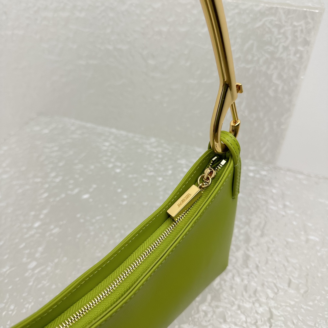 Jacquemus Le Bisou Mousqueton Carabiner Strap Shoulder Bag - DesignerGu