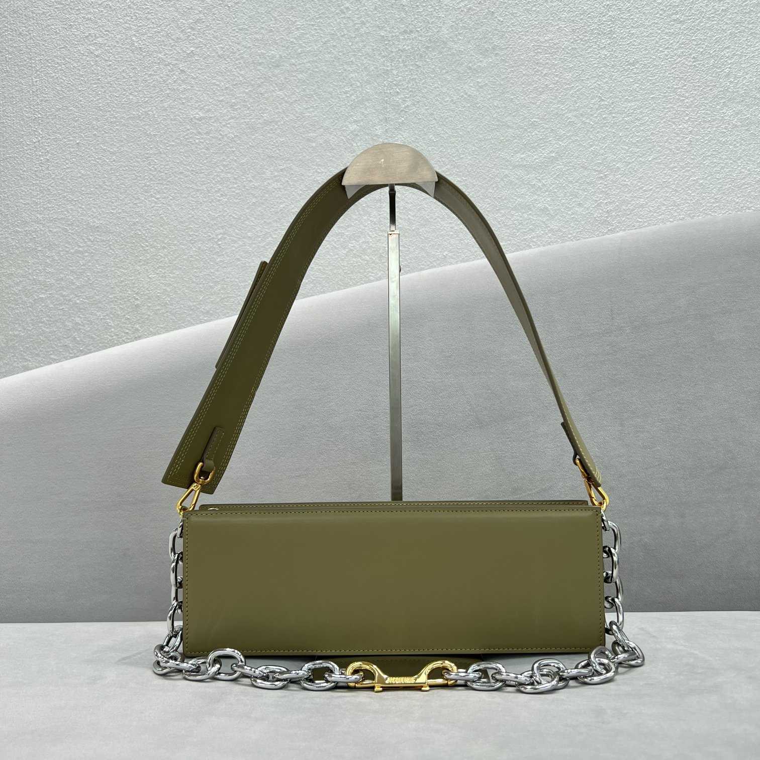 Jacquemus Le Ciuciu Leather Shoulder Bag (30x10.5x4.5cm) - DesignerGu