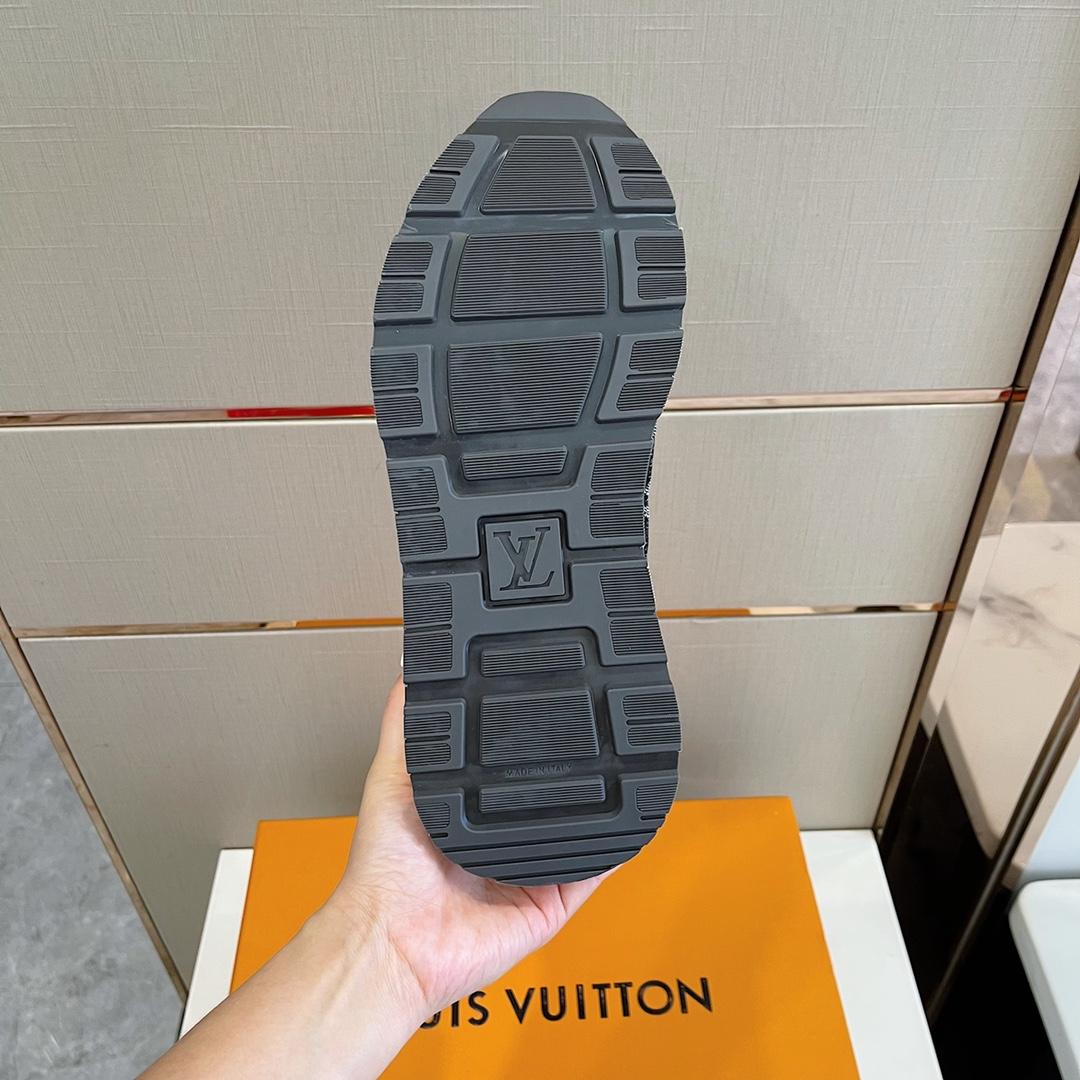 Louis Vuitton Run Away Sneaker   (upon uk size)  1ABFBZ - DesignerGu