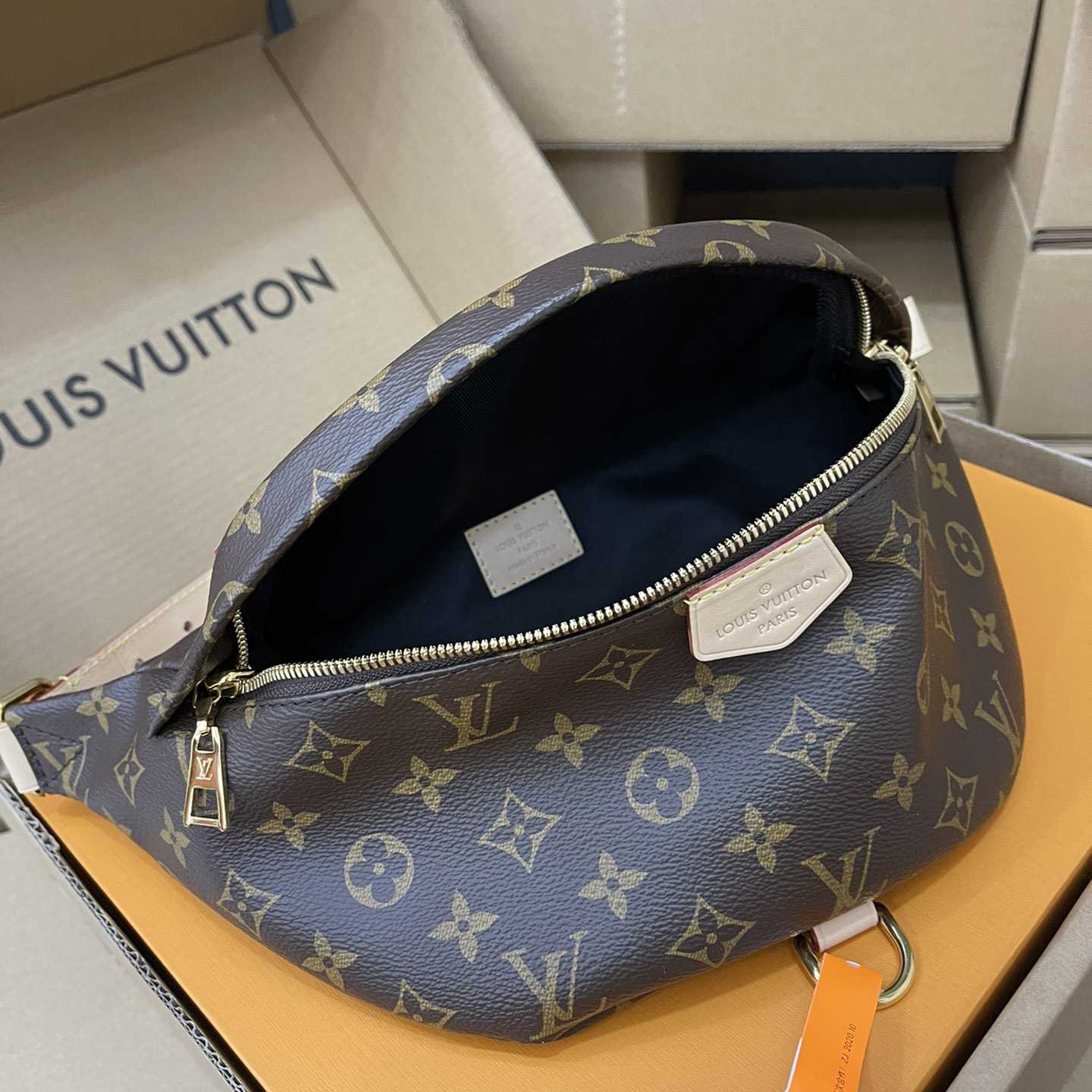 Louis Vuitton Bumbag(37-14-13cm)      M43644 - DesignerGu