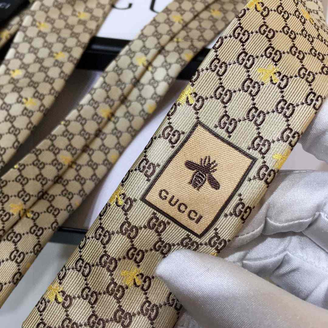 Gucci GG Bees Silk Tie - DesignerGu