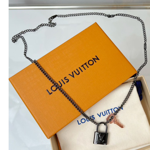 Louis Vuitton LV Padlock Pendant   M01149 - DesignerGu