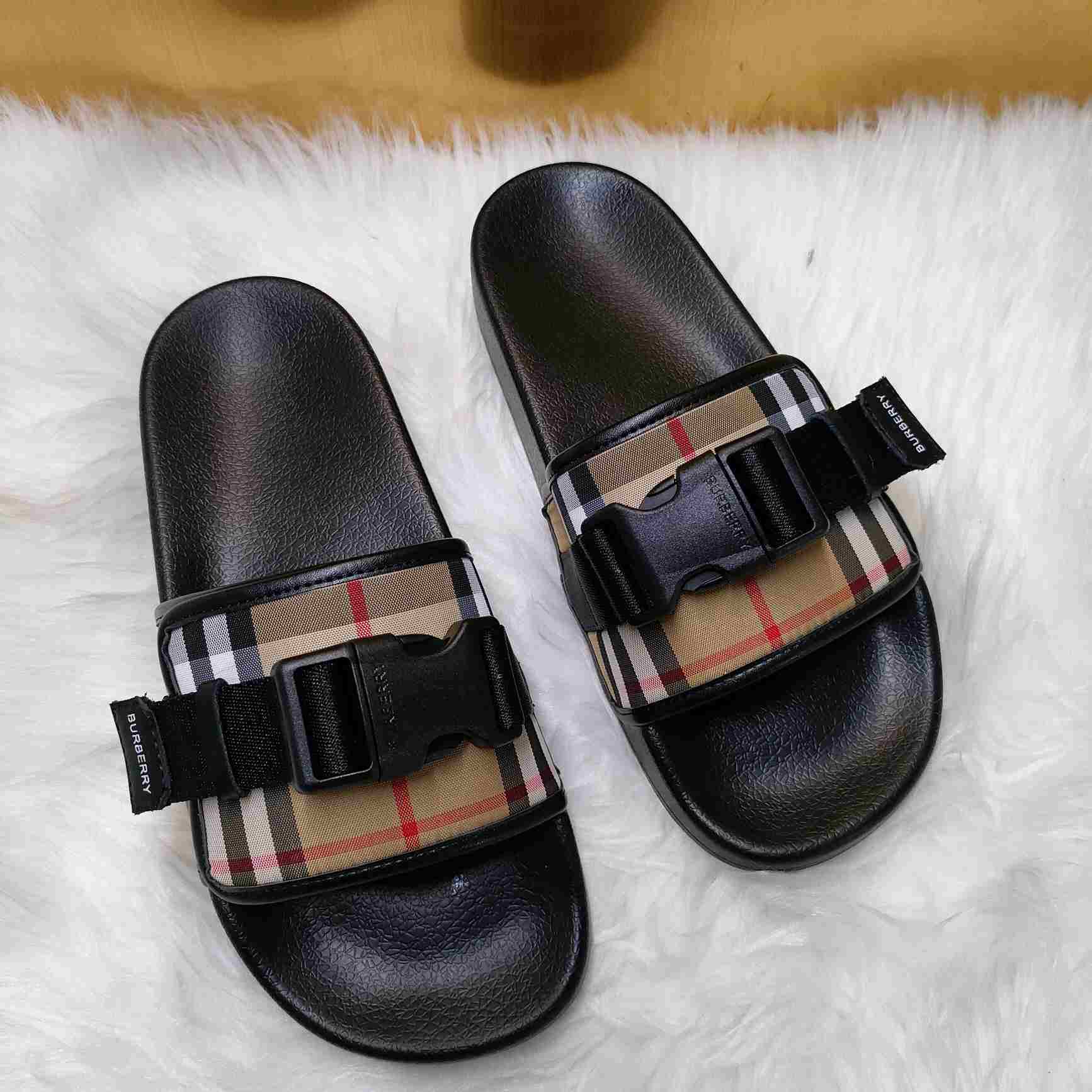 Burberry Buckle-strap Vintage Check Slides - DesignerGu