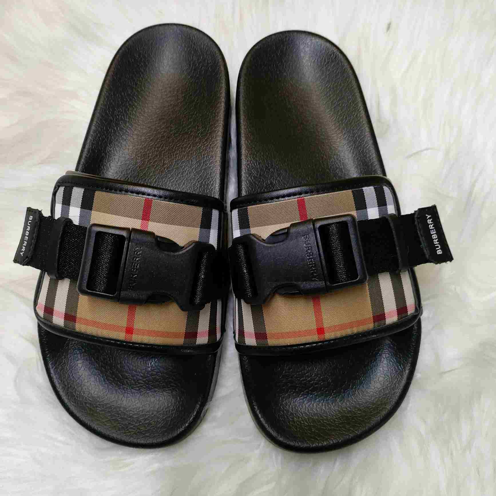 Burberry Buckle-strap Vintage Check Slides - DesignerGu