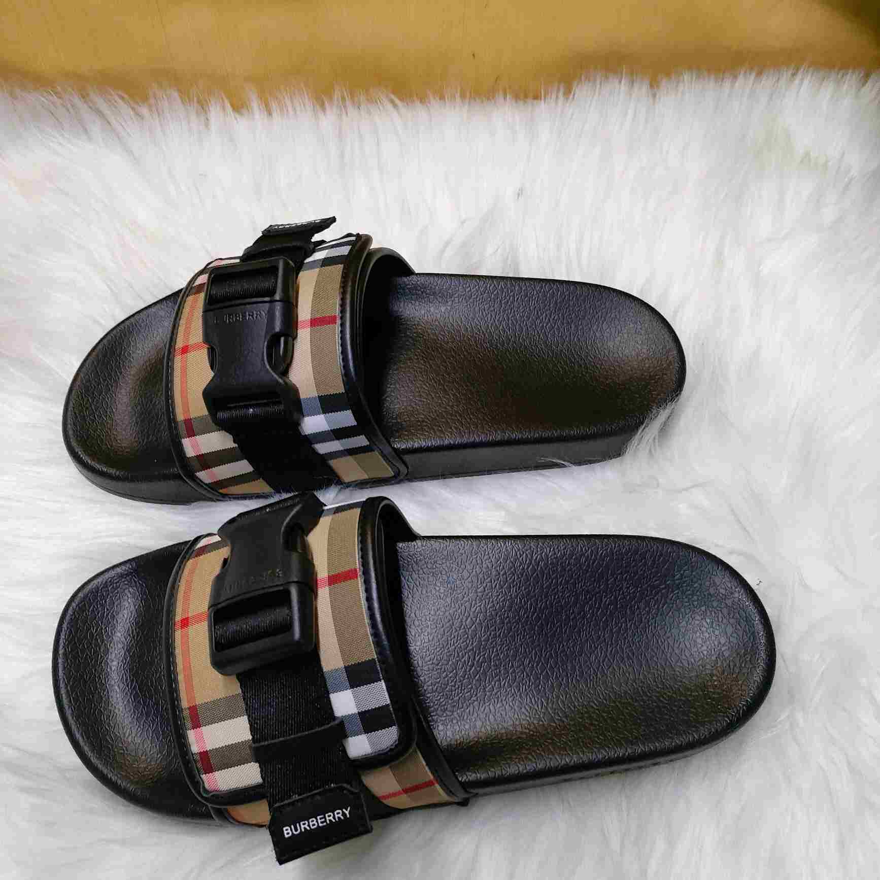 Burberry Buckle-strap Vintage Check Slides - DesignerGu