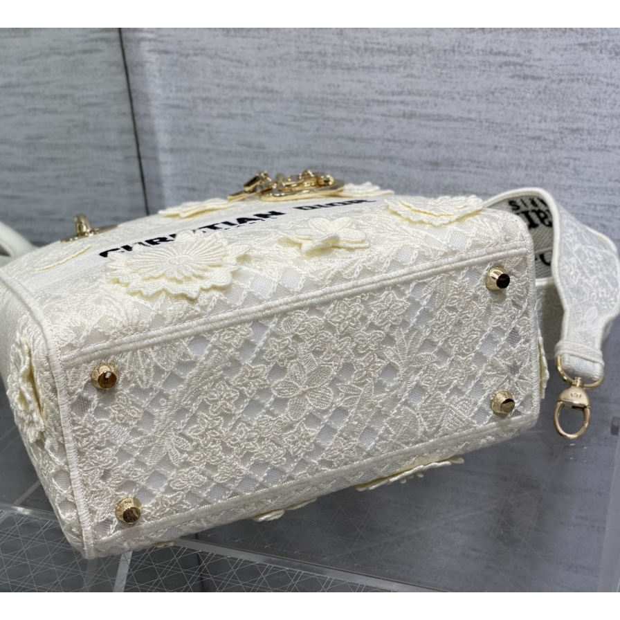 Dior Medium Lady D-lite Bag - DesignerGu