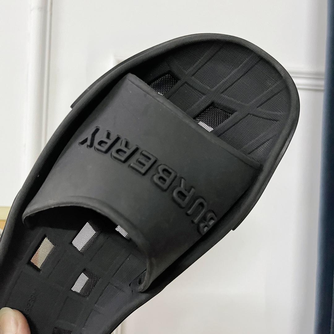 Burberry Bucklow logo slides - DesignerGu