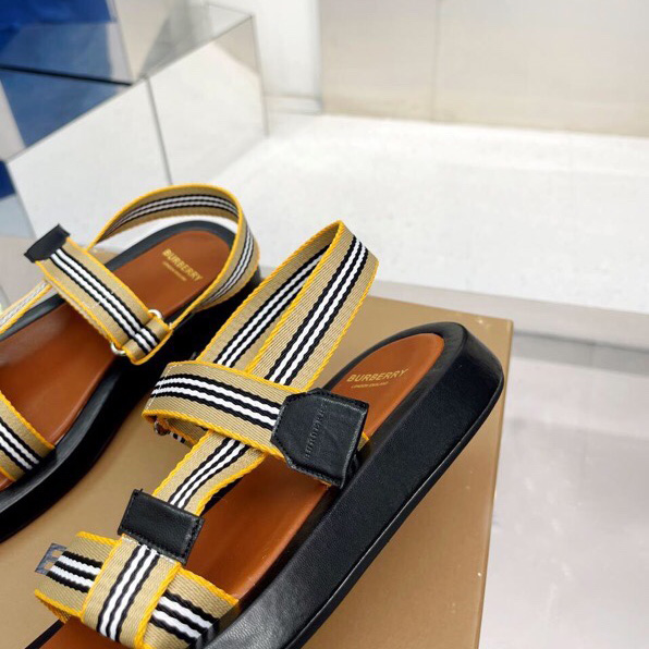 Burberry Icon Stripe Flat Sandals - DesignerGu