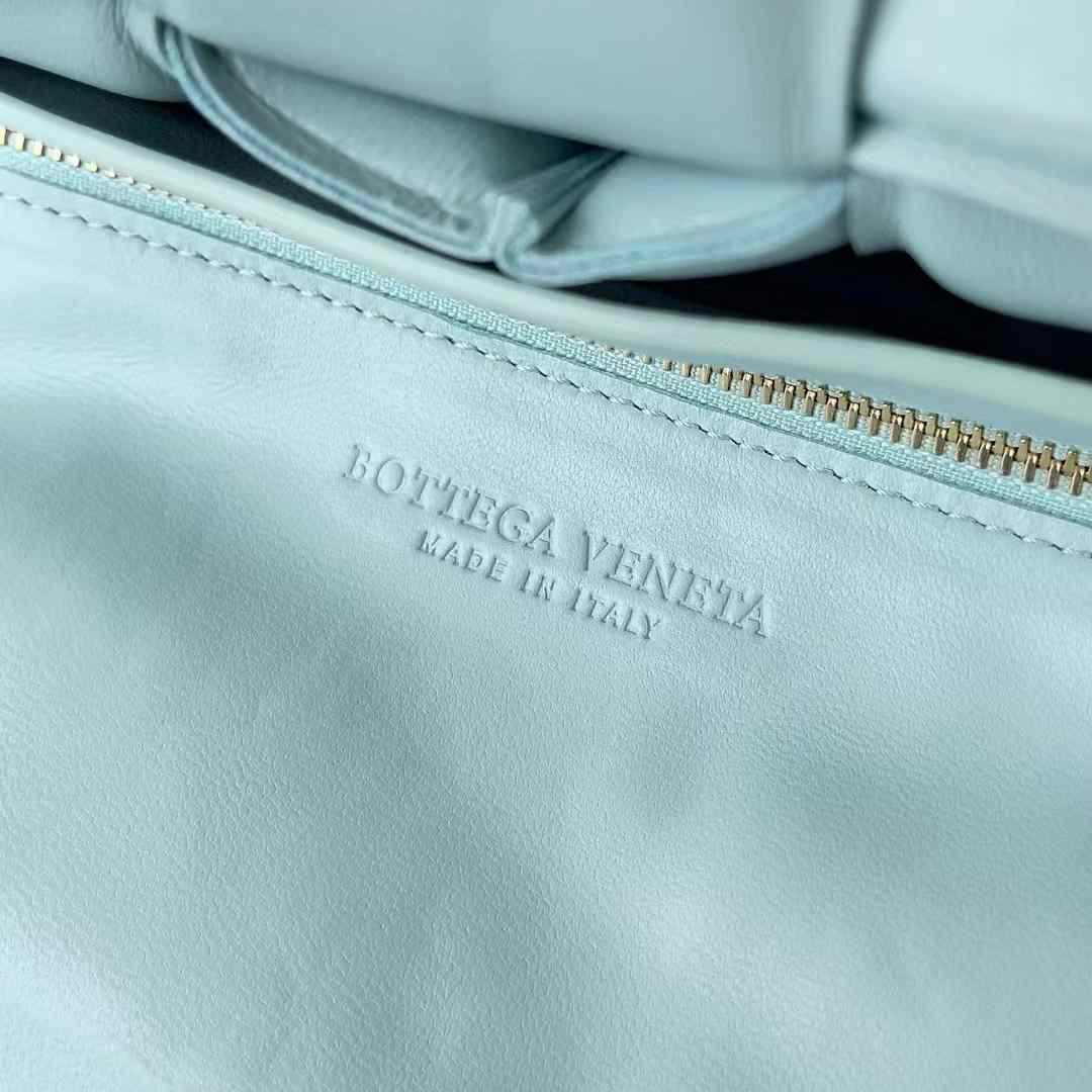 Bottega Veneta Chain Cassette Two-way Bag(26-18-8cm) - DesignerGu