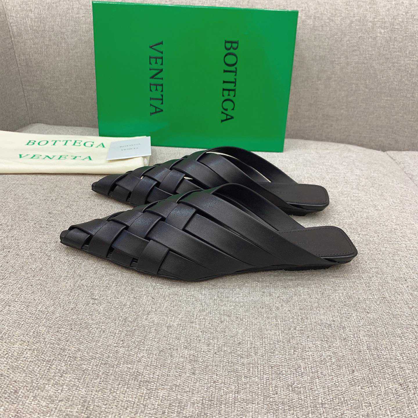 Bottega Veneta Alfie Slipper - DesignerGu