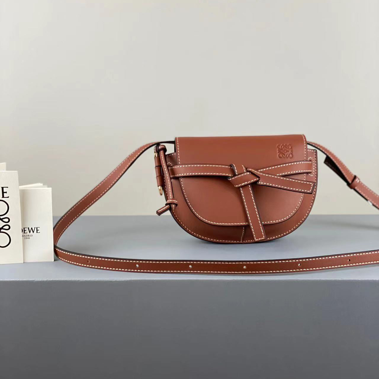 Loewe Gate Shoulder Bag  ( 20-13-8  cm) - DesignerGu