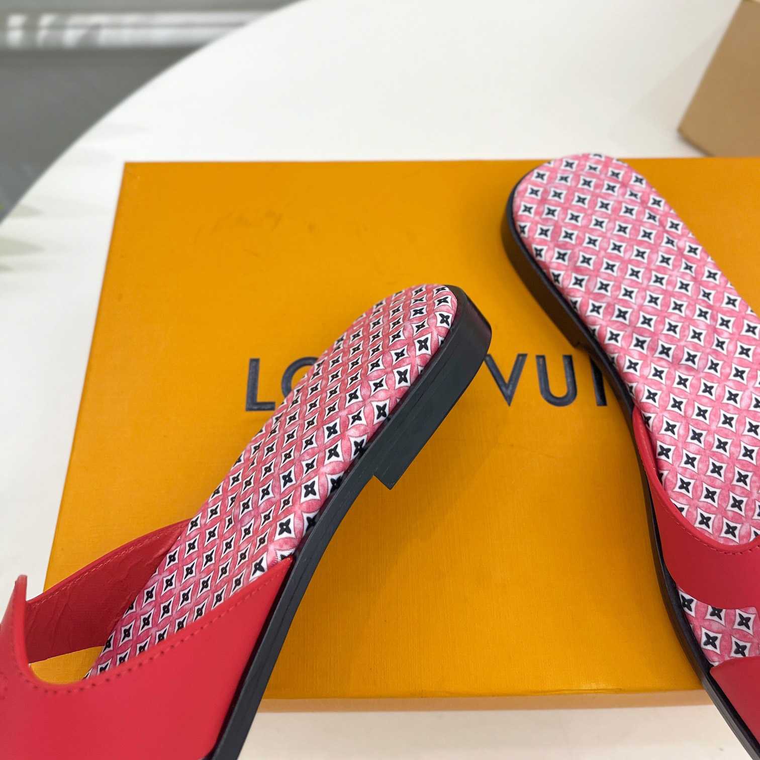 Louis Vuitton LV Isola Flat Mule - DesignerGu