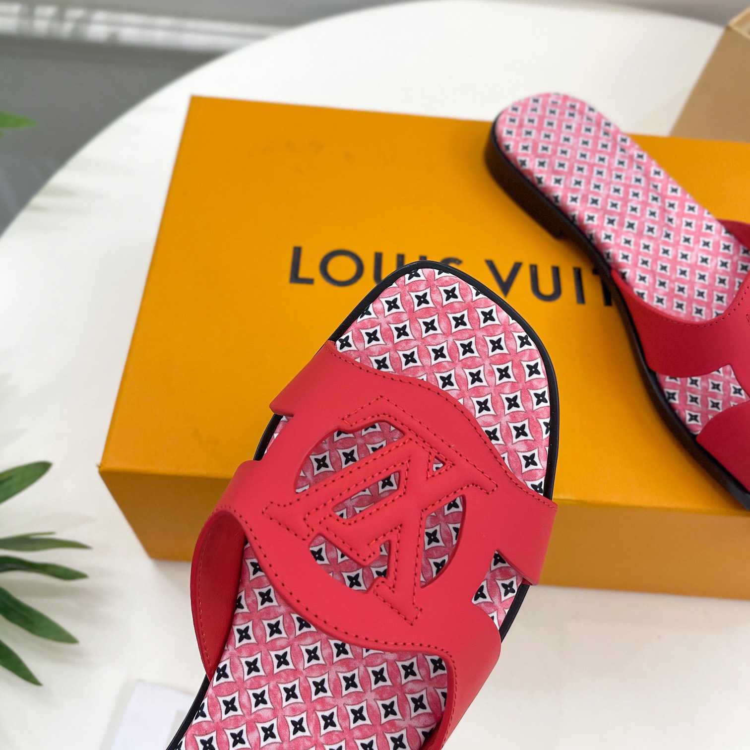 Louis Vuitton LV Isola Flat Mule - DesignerGu