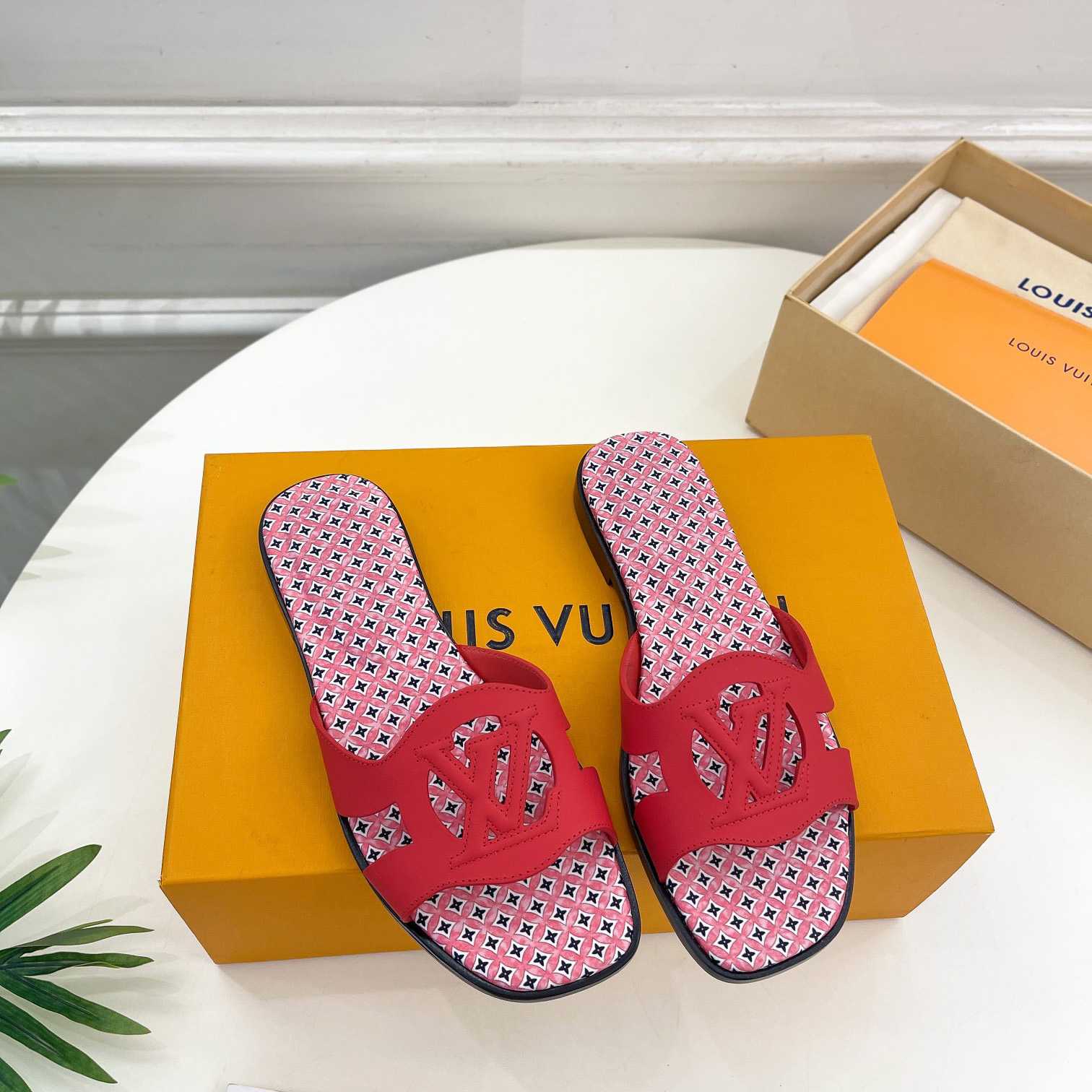 Louis Vuitton LV Isola Flat Mule - DesignerGu