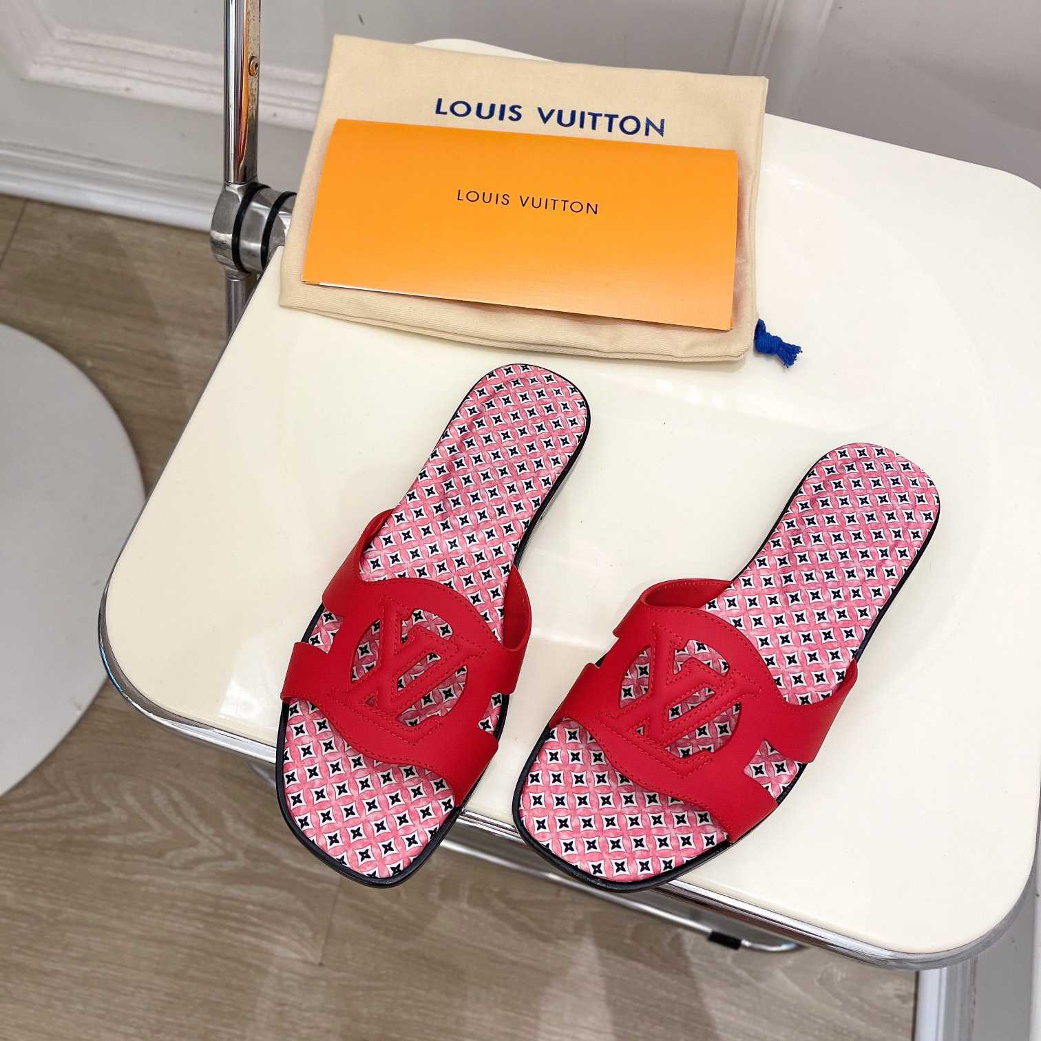 Louis Vuitton LV Isola Flat Mule - DesignerGu