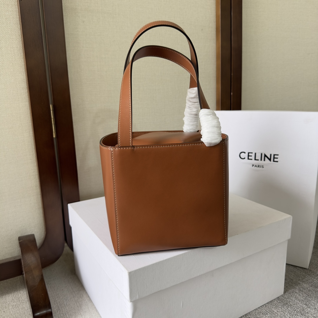 Celine Cube Bag Cuir Triomphe In Shiny Calfskin (15-15-15cm) - DesignerGu