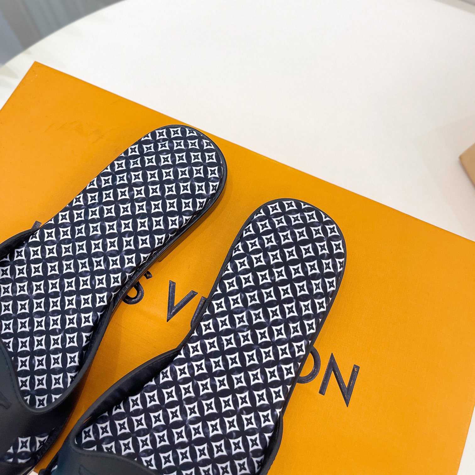 Louis Vuitton LV Isola Flat Mule - DesignerGu