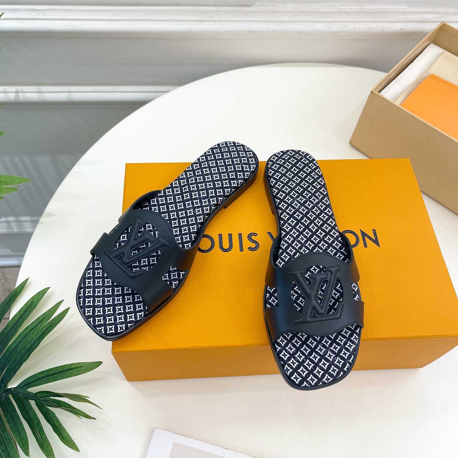 Louis Vuitton LV Isola Flat Mule - DesignerGu