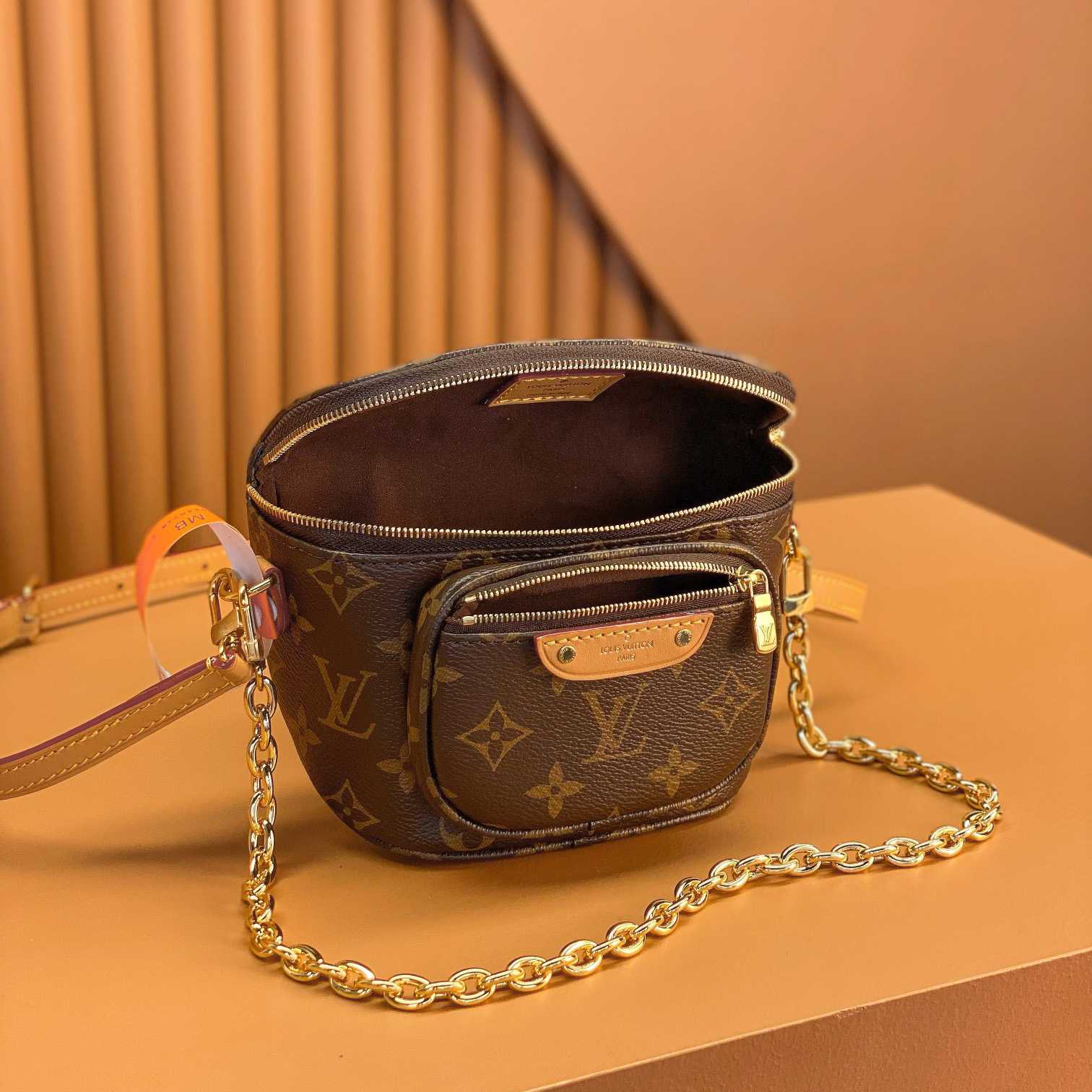 Louis Vuitton Mini Bumbag (17x12x9.5cm)      M82335 - DesignerGu