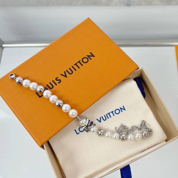 Louis Vuitton Monogram Pearls Bracelet   M0996 - DesignerGu