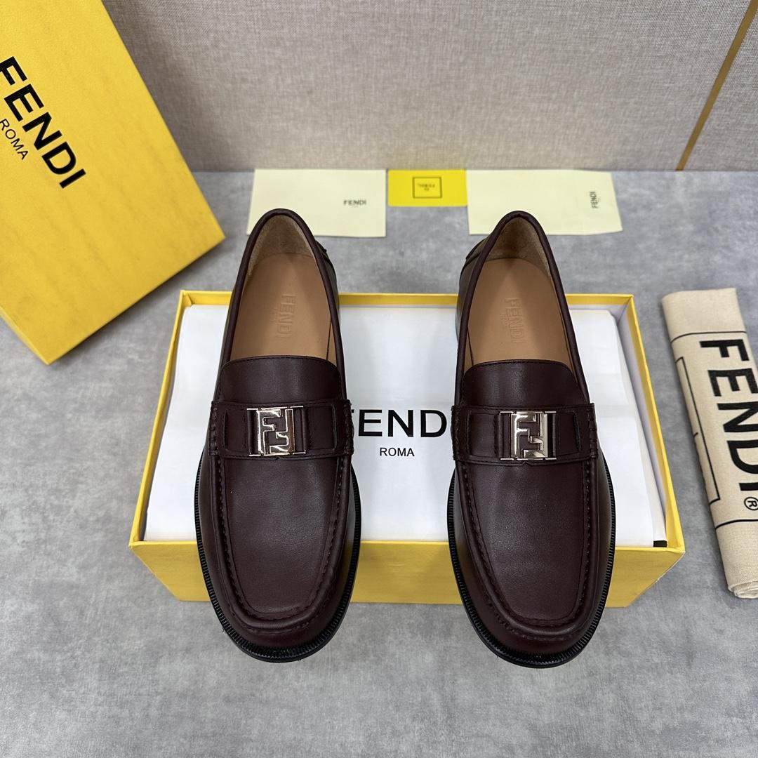 Fendi Men's Brown Loafer - DesignerGu