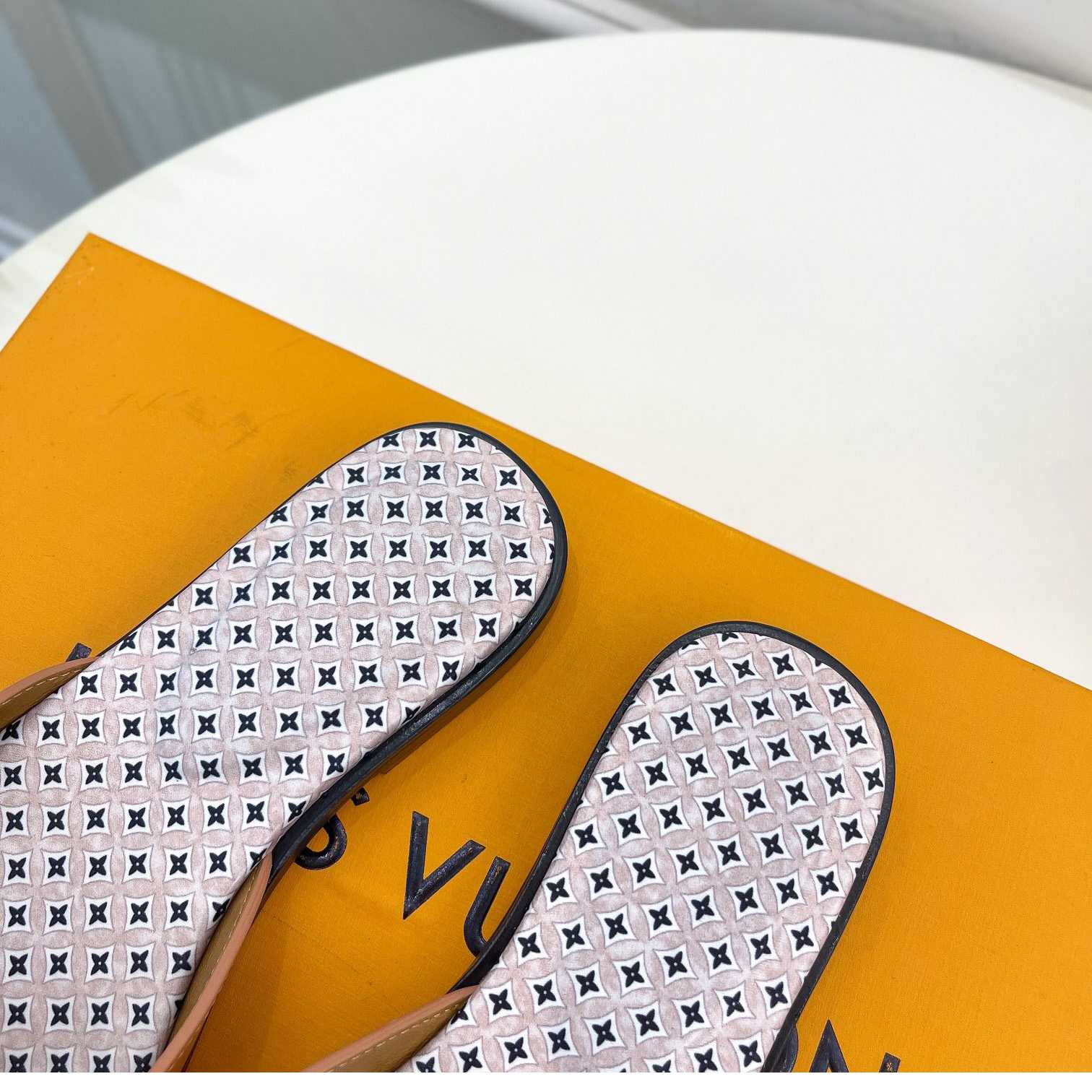 Louis Vuitton LV Isola Flat Mule - DesignerGu