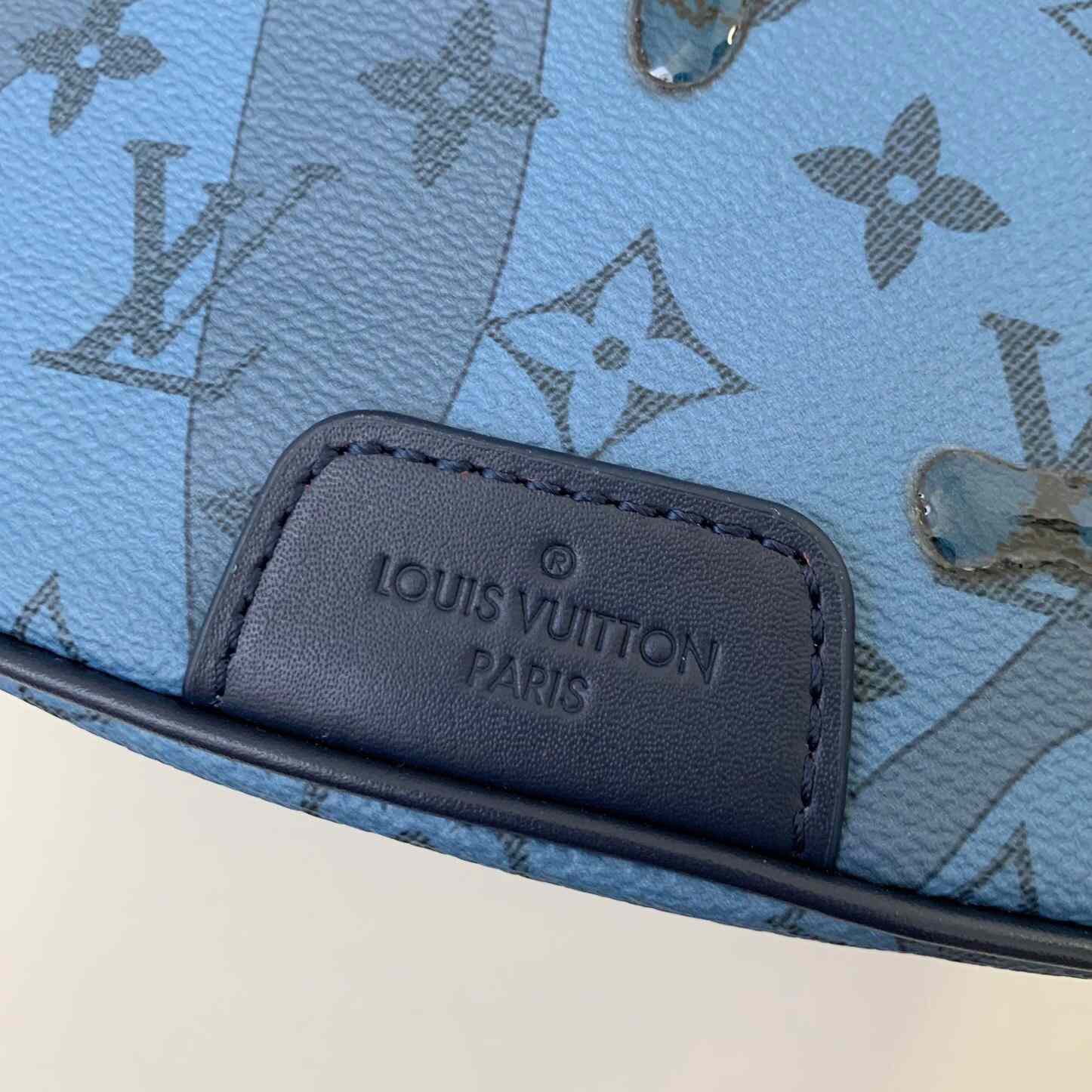 Louis Vuitton Discovery Bumbag  (44*15*9cm)   M22576 - DesignerGu