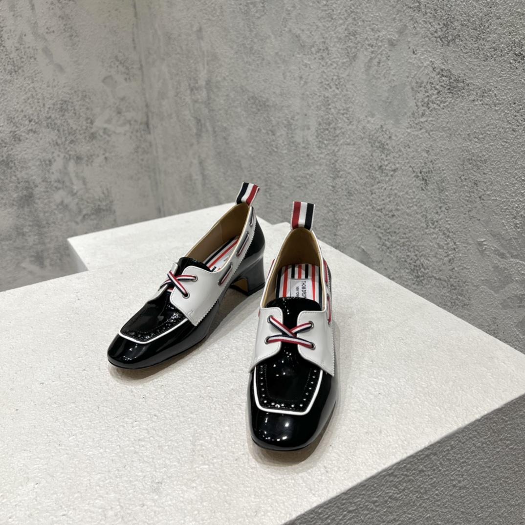 Thom Browne Black And White Soft Patent Leather 40mm Block Heel Boat Shoe - DesignerGu