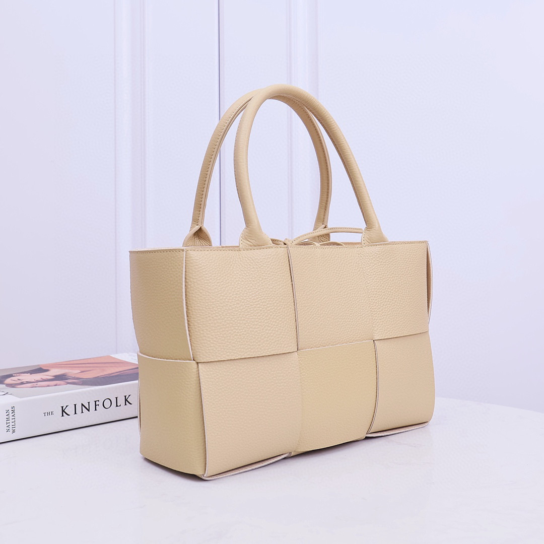 Bottega Veneta Small Arco Tote Bag  - DesignerGu