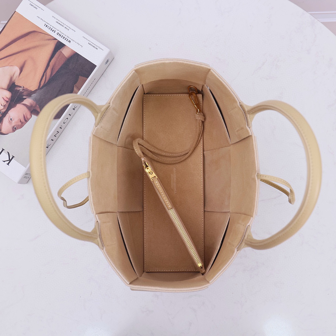 Bottega Veneta Small Arco Tote Bag  - DesignerGu