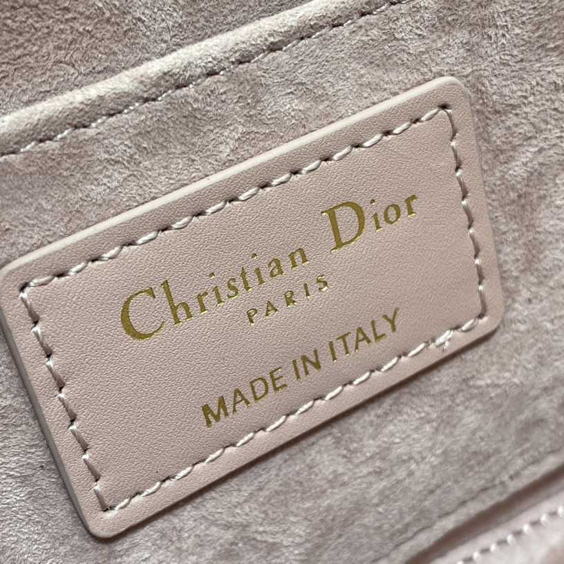 Dior Small 30 Montaigne Avenue Bag - DesignerGu