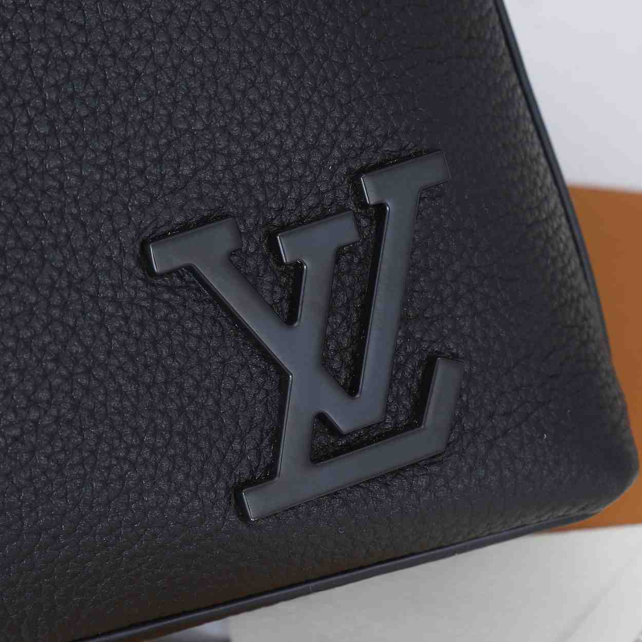 Louis Vuitton Takeoff Briefcase     M59159 - DesignerGu