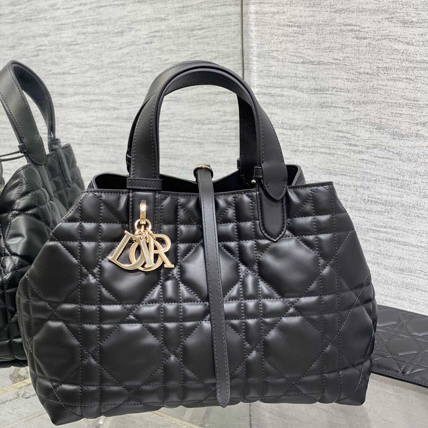 Dior Medium Dior Toujours Bag - DesignerGu