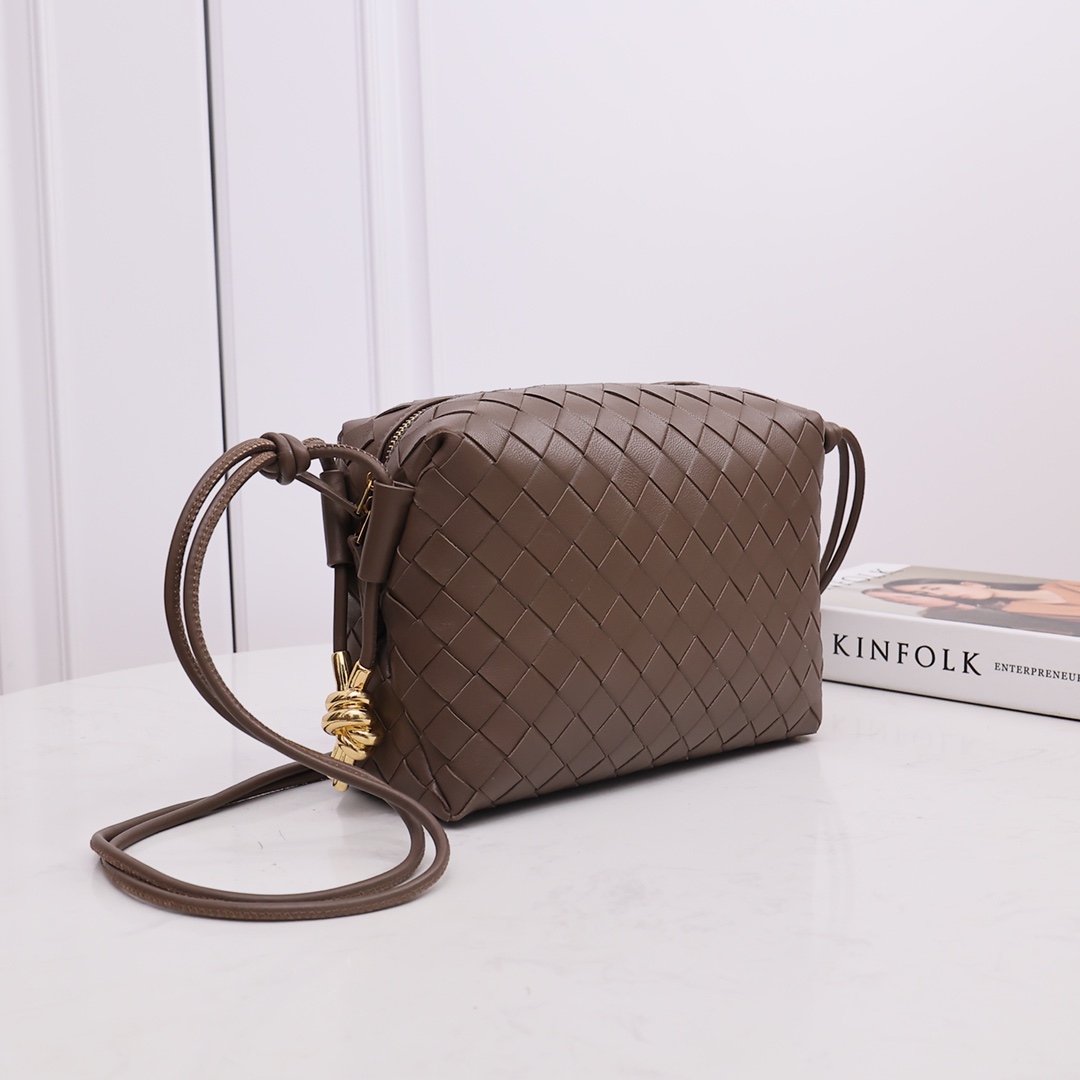 Bottega Veneta Small Loop Camera Bag - DesignerGu