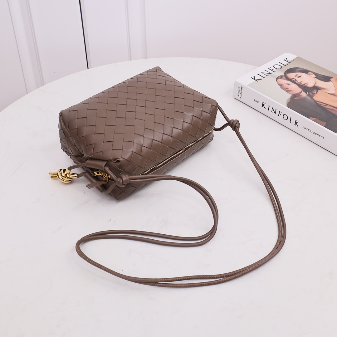 Bottega Veneta Small Loop Camera Bag - DesignerGu