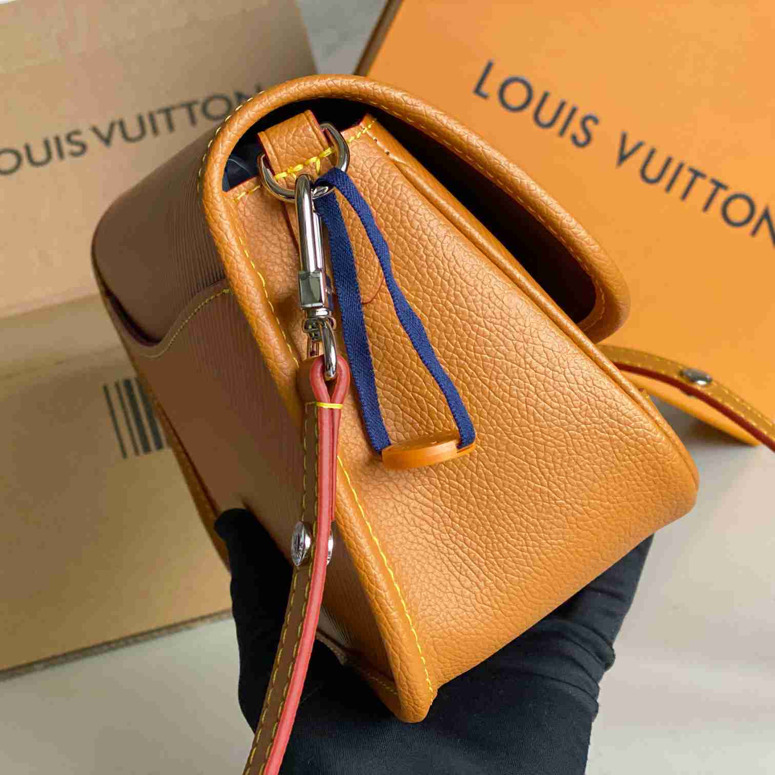 Louis Vuitton Buci    M59459 - DesignerGu