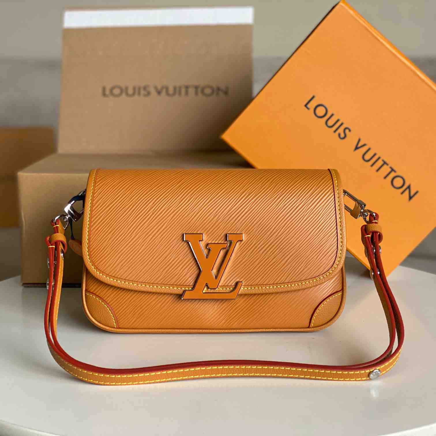 Louis Vuitton Buci    M59459 - DesignerGu