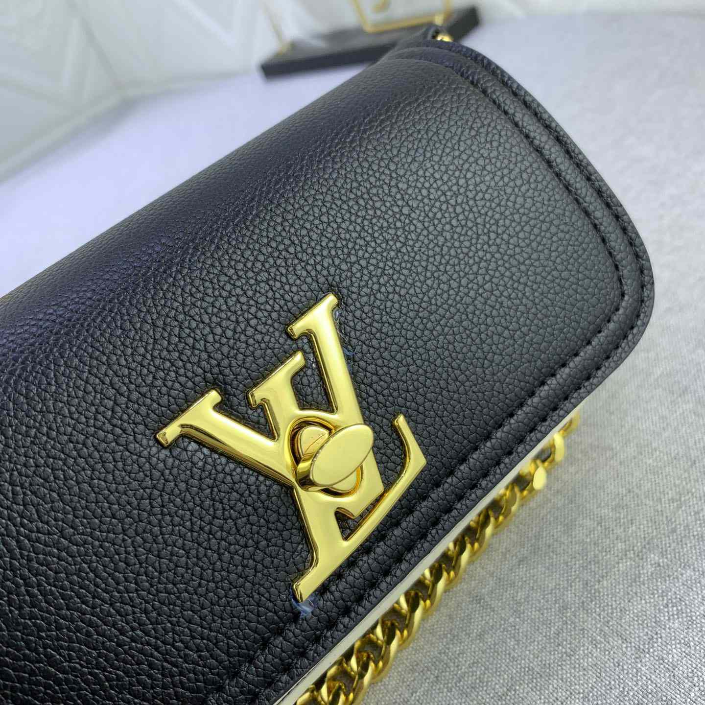 Louis Vuitton Lockme Tender Pochette (18-9-4cm)    M81560 - DesignerGu