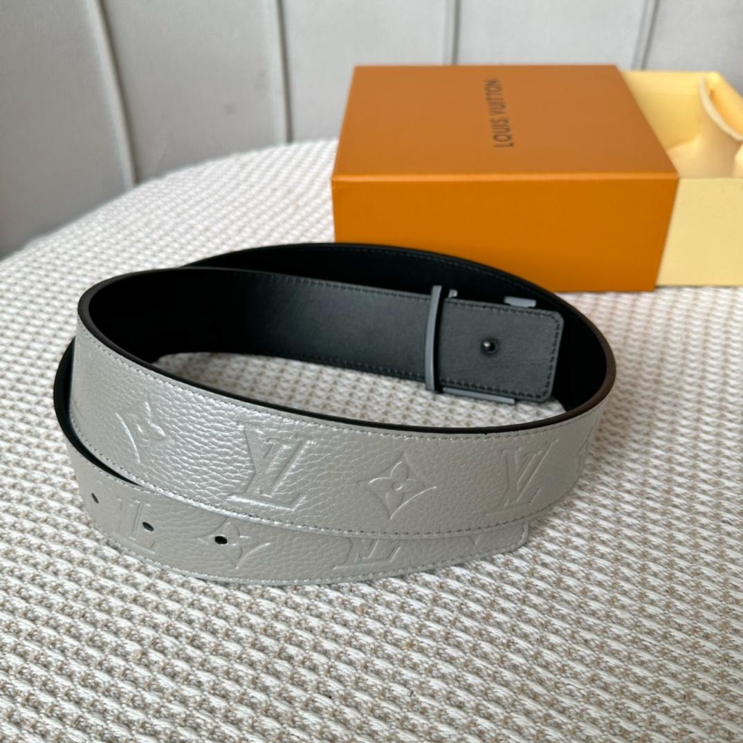 Louis Vuitton LV Initials 40mm Reversible Belt   M8261V - DesignerGu