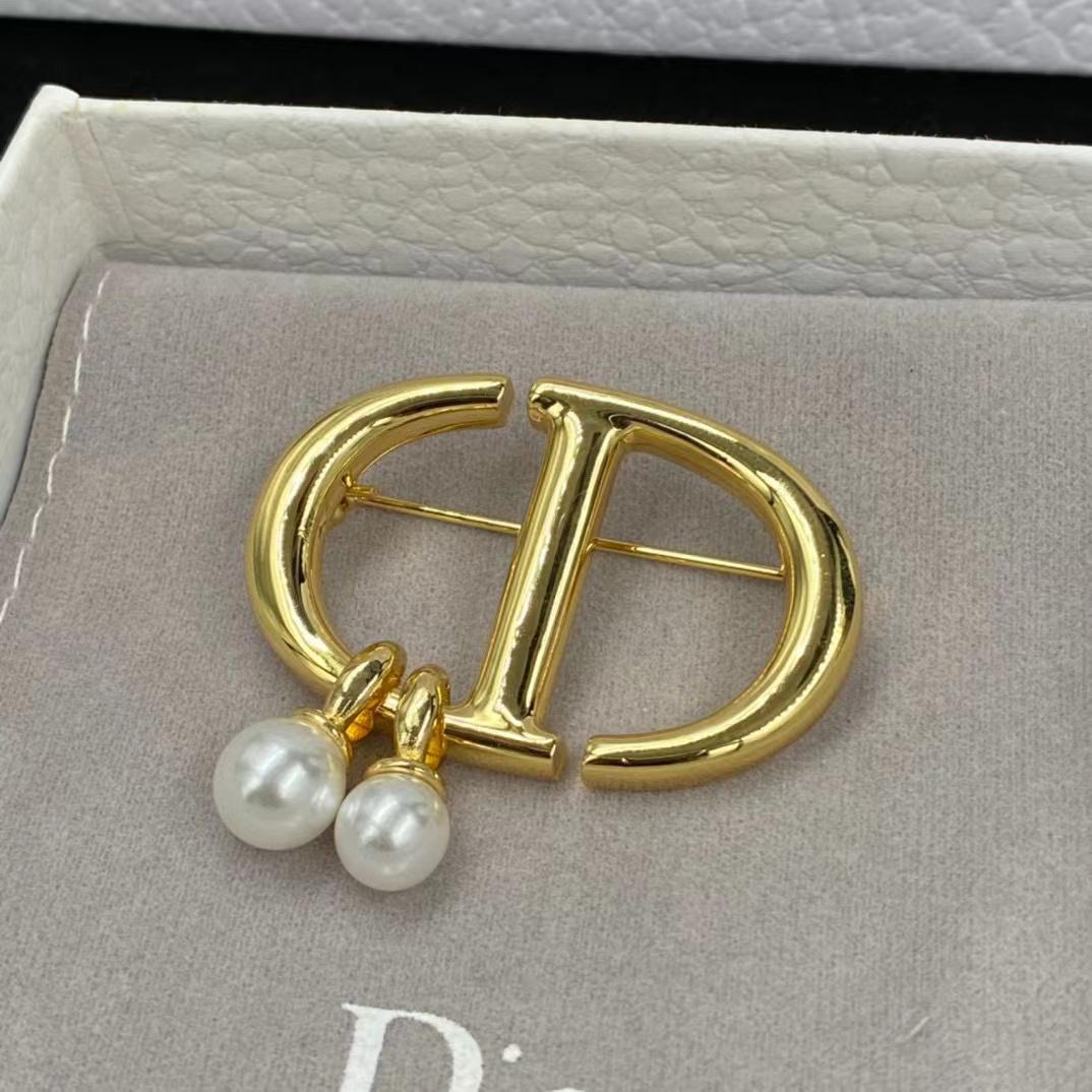 Dior Brooch - DesignerGu