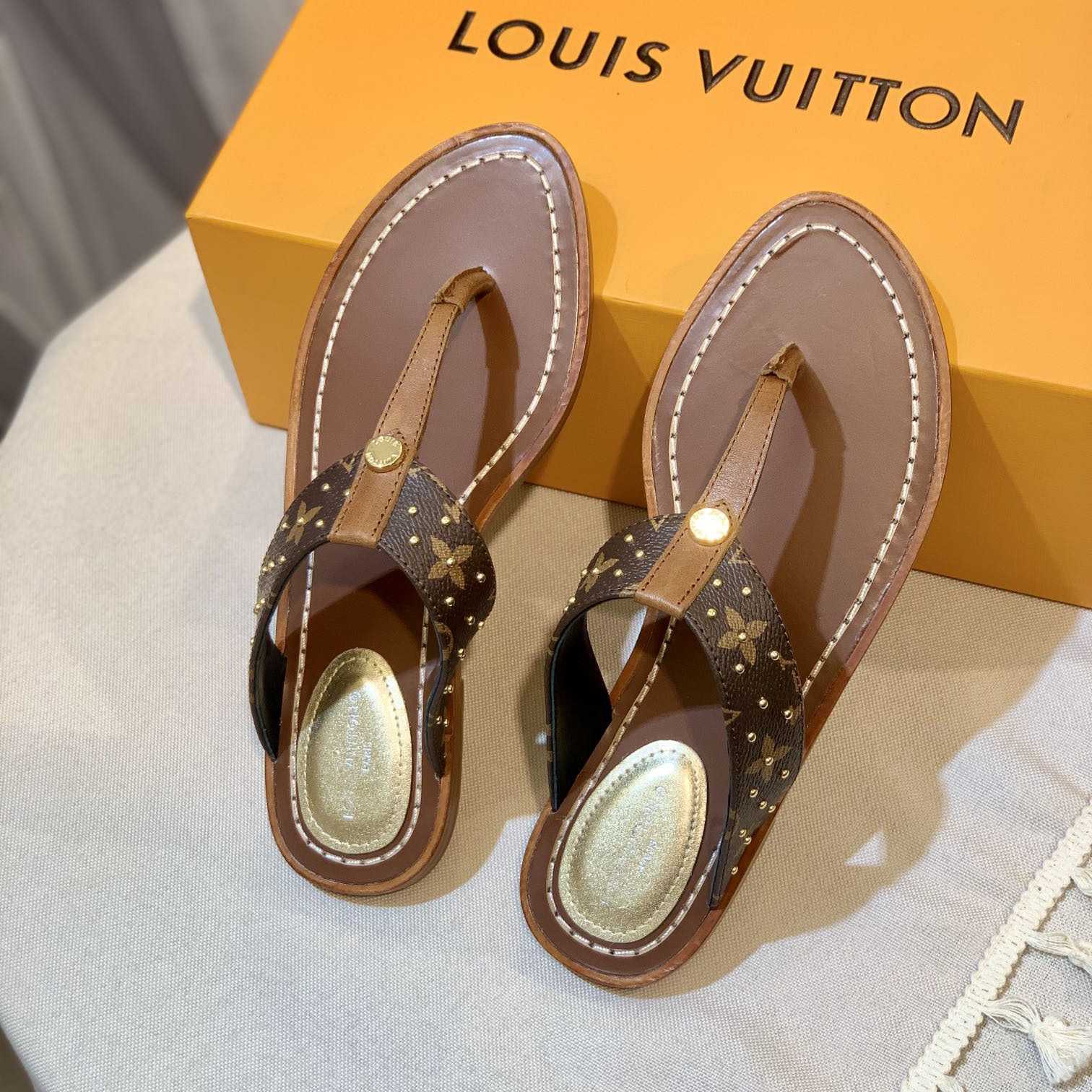 Louis Vuitton Sunny Flat Thong   1AB37T - DesignerGu