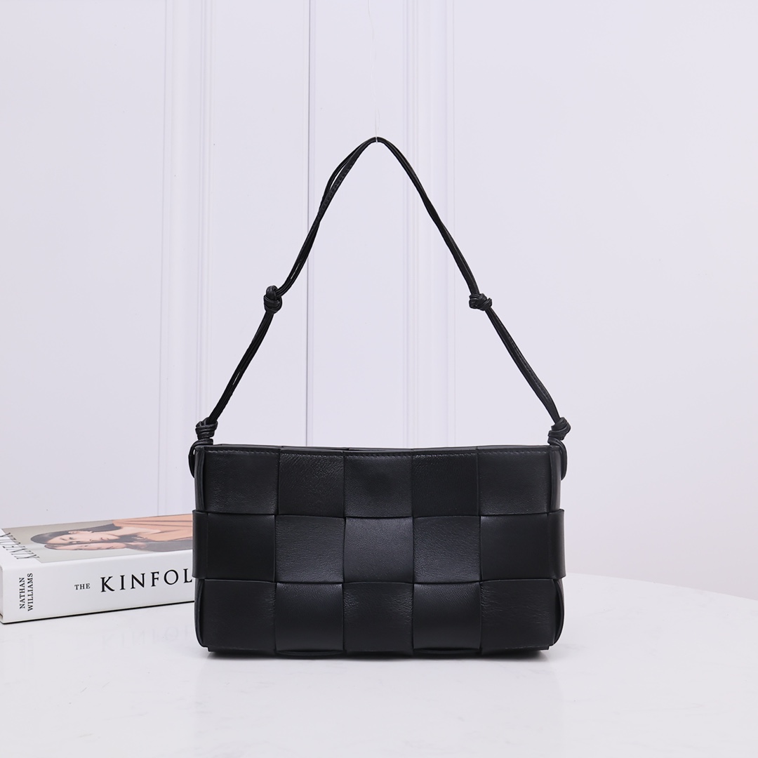 Bottega Veneta Cassette Pouch On Strap - DesignerGu