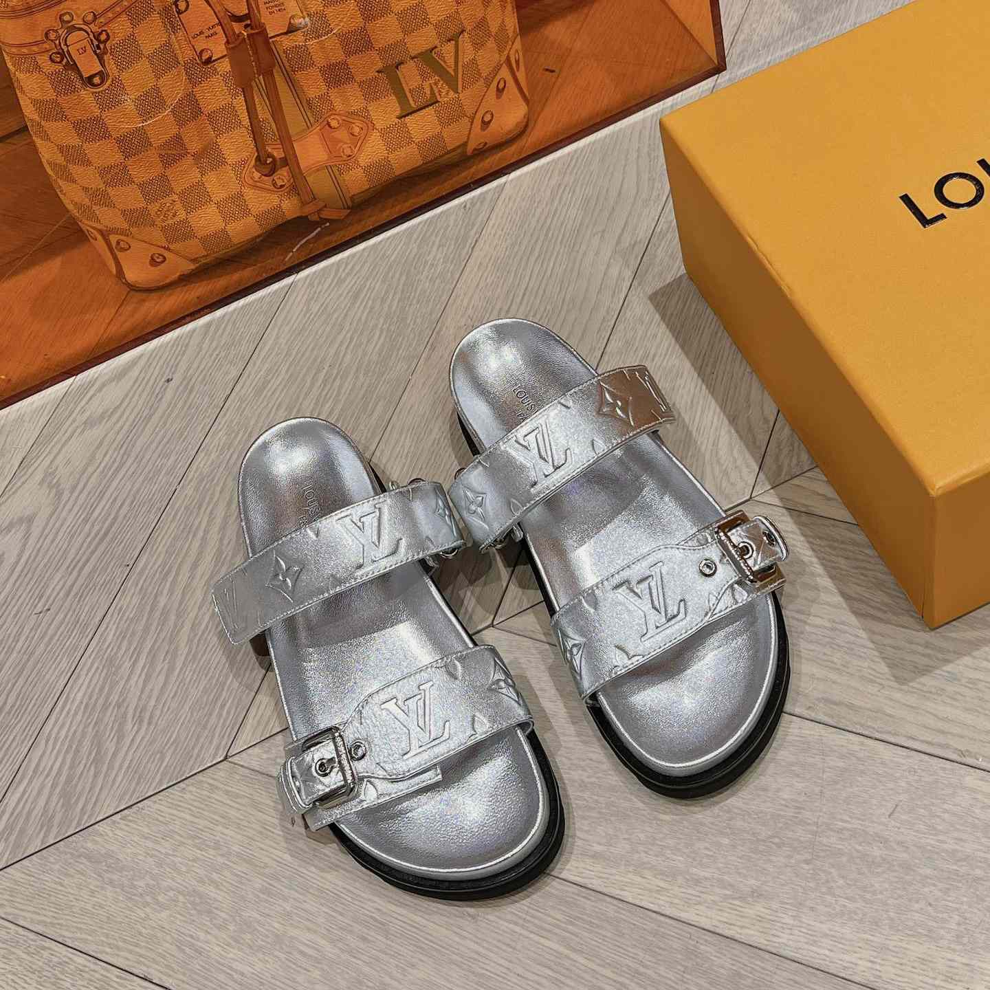 Louis Vuitton Bom Dia Flat Comfort Mules     1AB3OG - DesignerGu