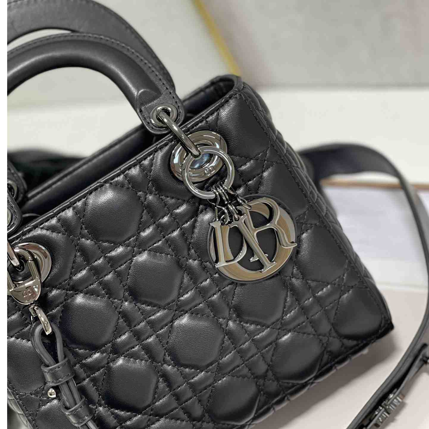 Dior Lady Dior Bag   20cm - DesignerGu