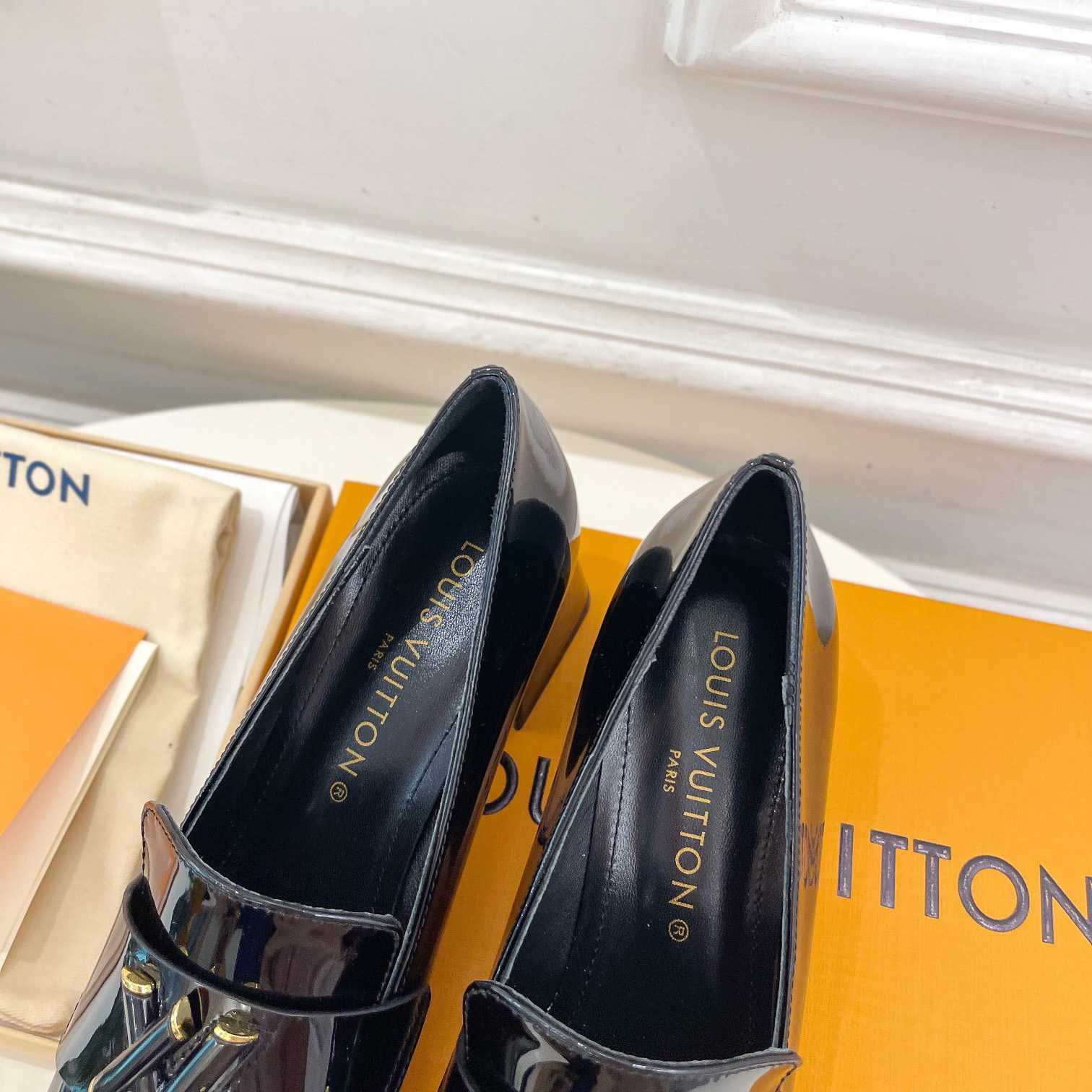 Louis Vuitton Shake Loafer   1ABTL2 - DesignerGu