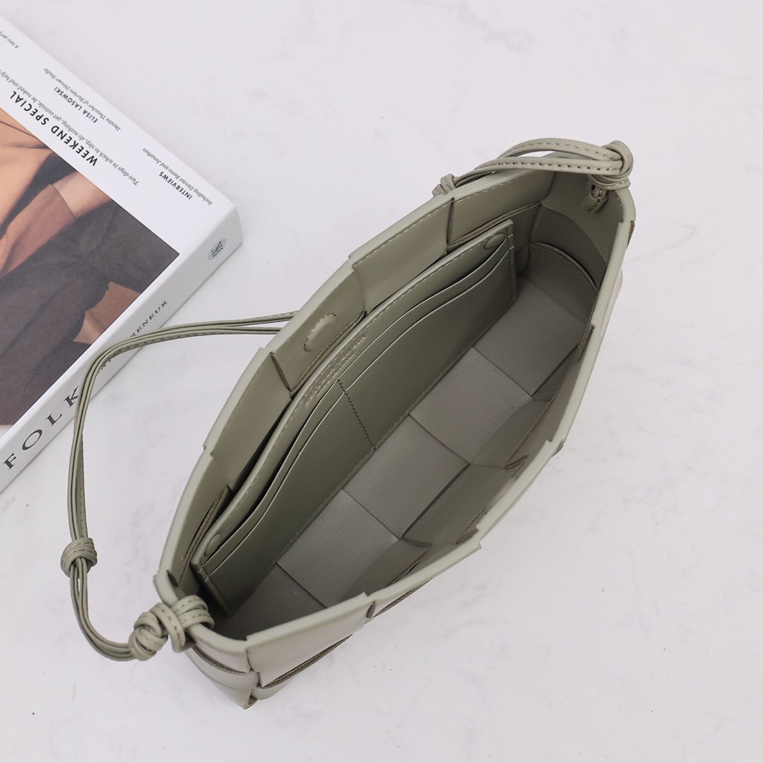 Bottega Veneta Cassette Pouch On Strap - DesignerGu