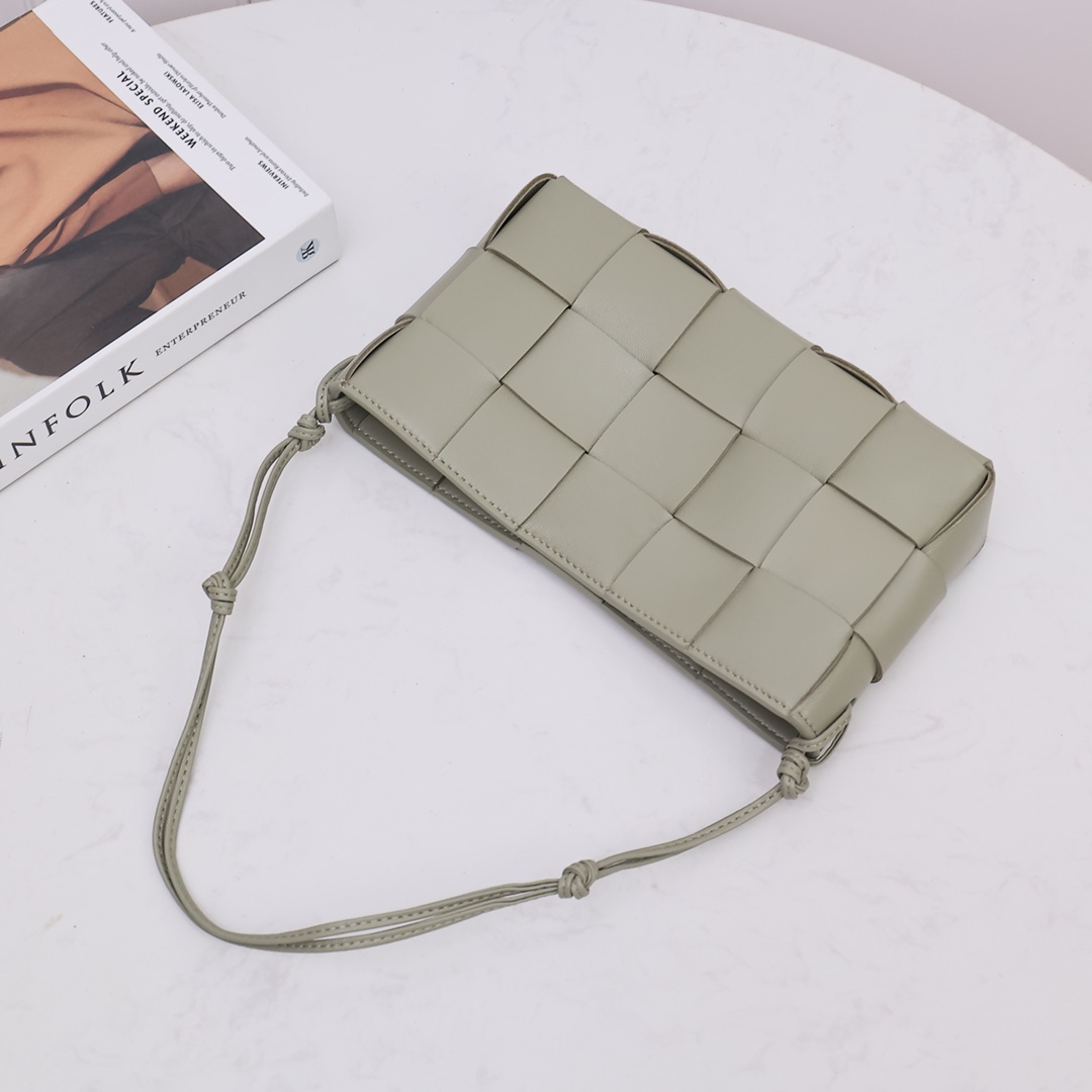 Bottega Veneta Cassette Pouch On Strap - DesignerGu