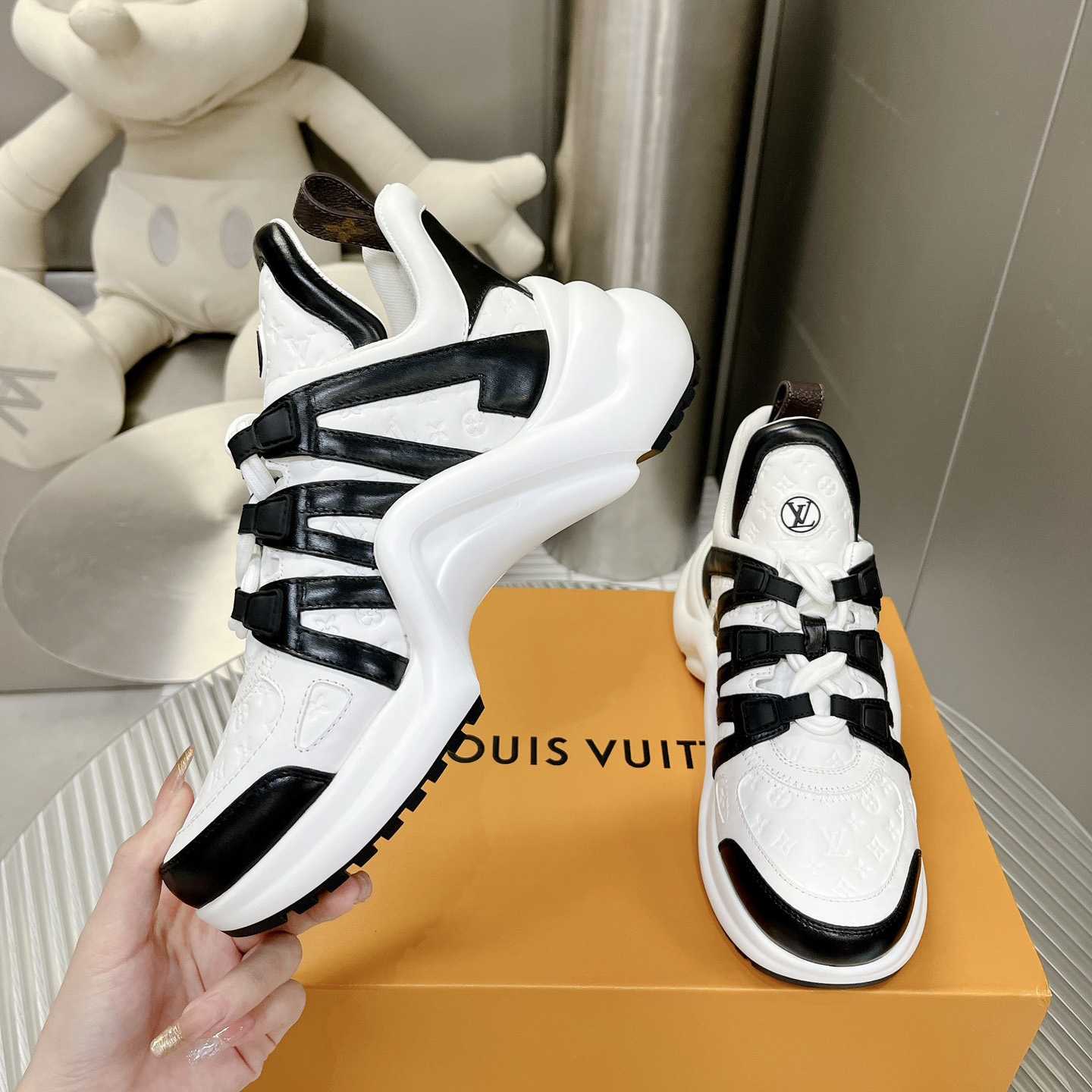 Louis Vuitton LV Archlight Sneaker    - DesignerGu