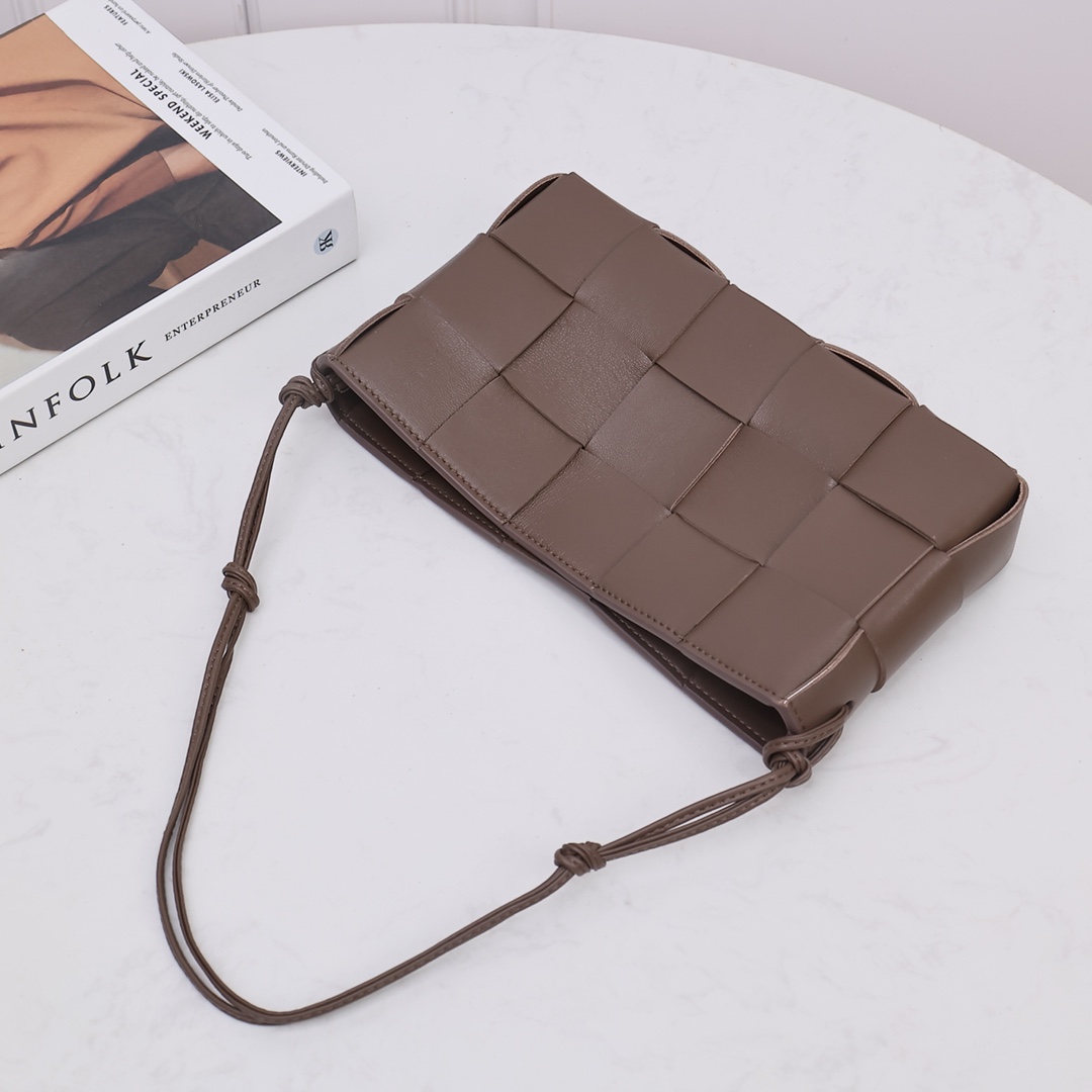 Bottega Veneta Cassette Pouch On Strap - DesignerGu