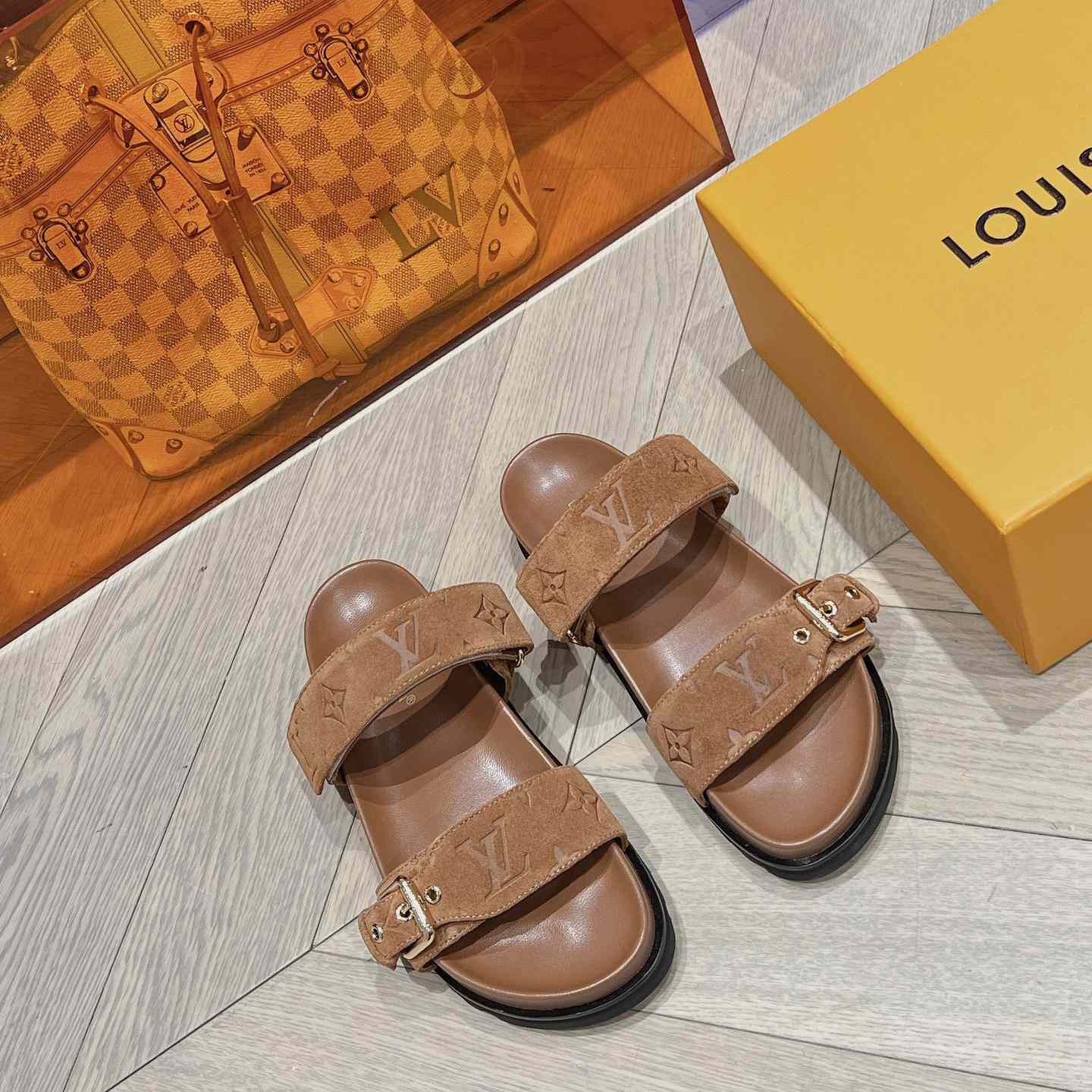 Louis Vuitton Bom Dia Flat Comfort Mule    1ABOY4 - DesignerGu